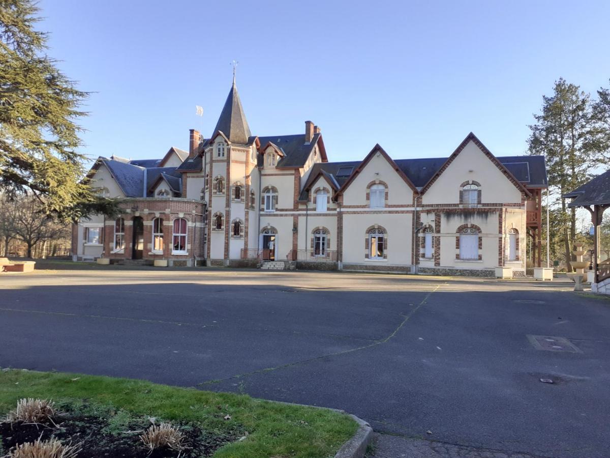 Hotel-Restaurant Domaine De La Grande Garenne Neuvy-sur-Barangeon Εξωτερικό φωτογραφία