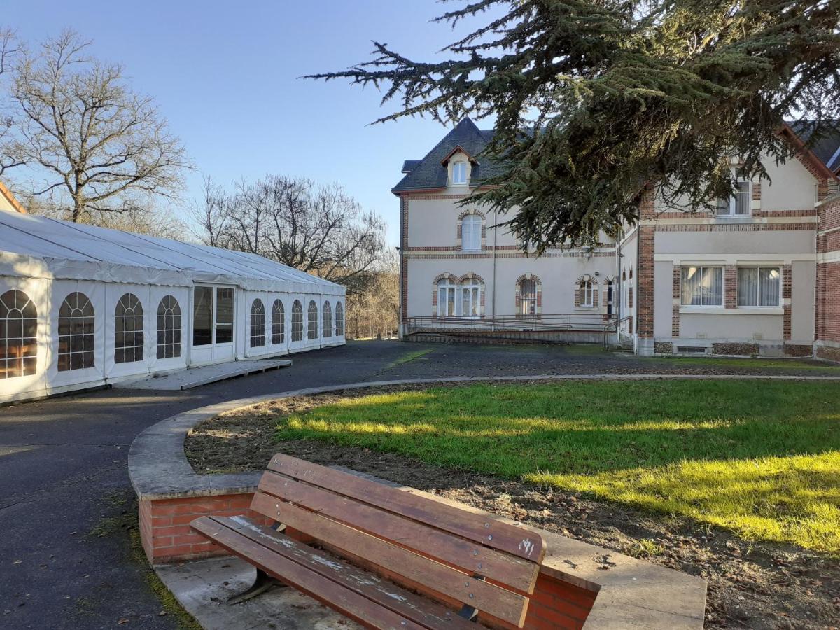 Hotel-Restaurant Domaine De La Grande Garenne Neuvy-sur-Barangeon Εξωτερικό φωτογραφία