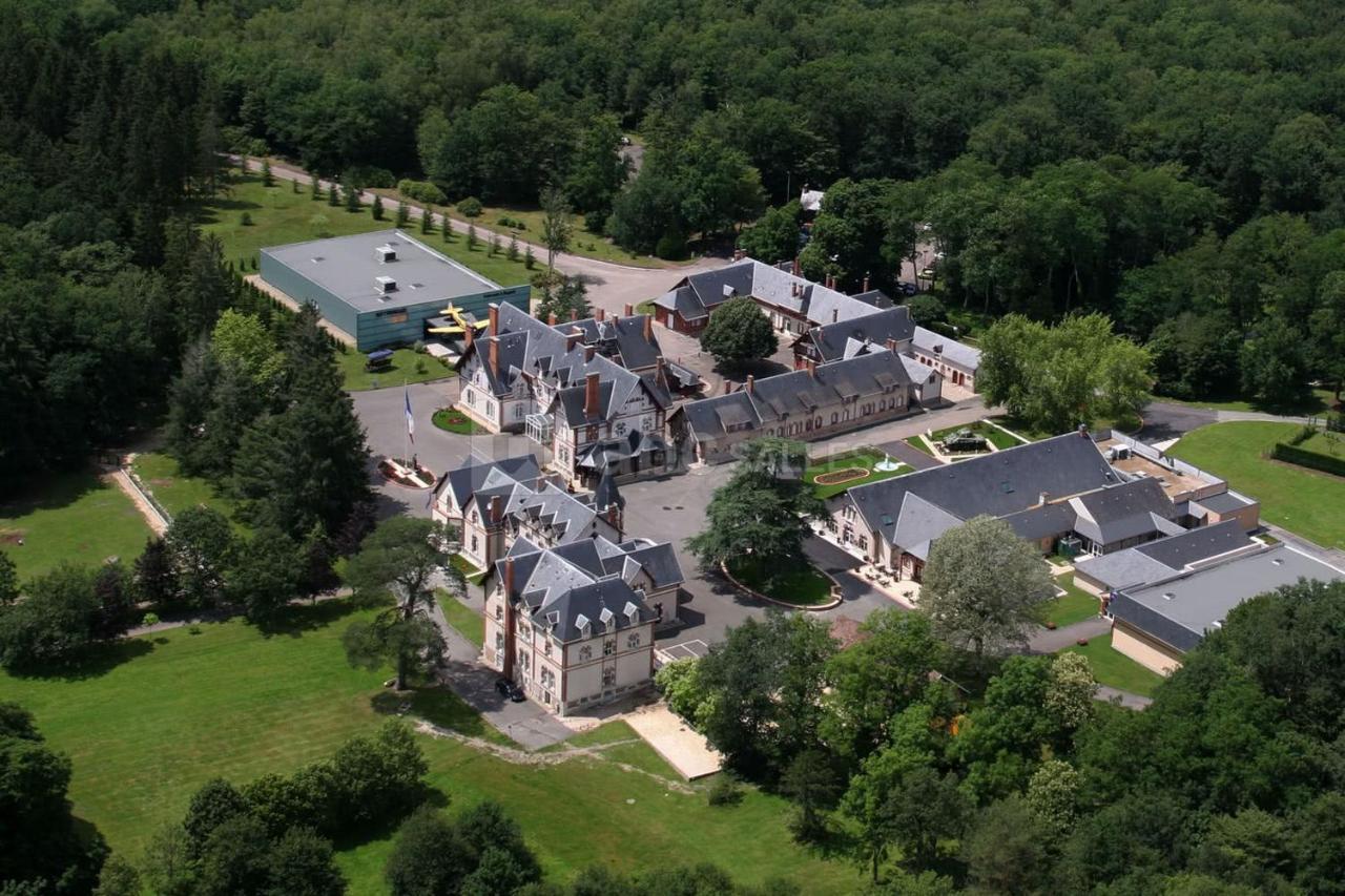 Hotel-Restaurant Domaine De La Grande Garenne Neuvy-sur-Barangeon Εξωτερικό φωτογραφία