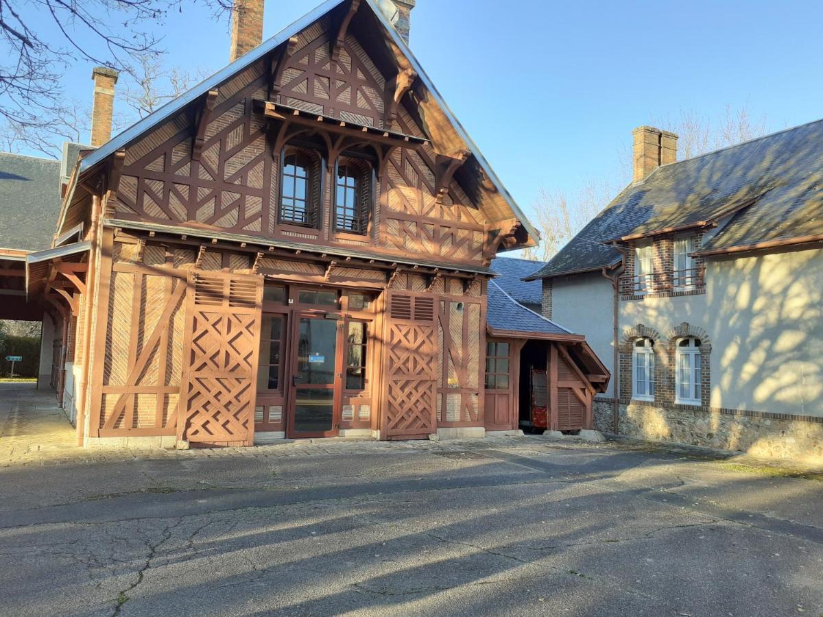 Hotel-Restaurant Domaine De La Grande Garenne Neuvy-sur-Barangeon Εξωτερικό φωτογραφία