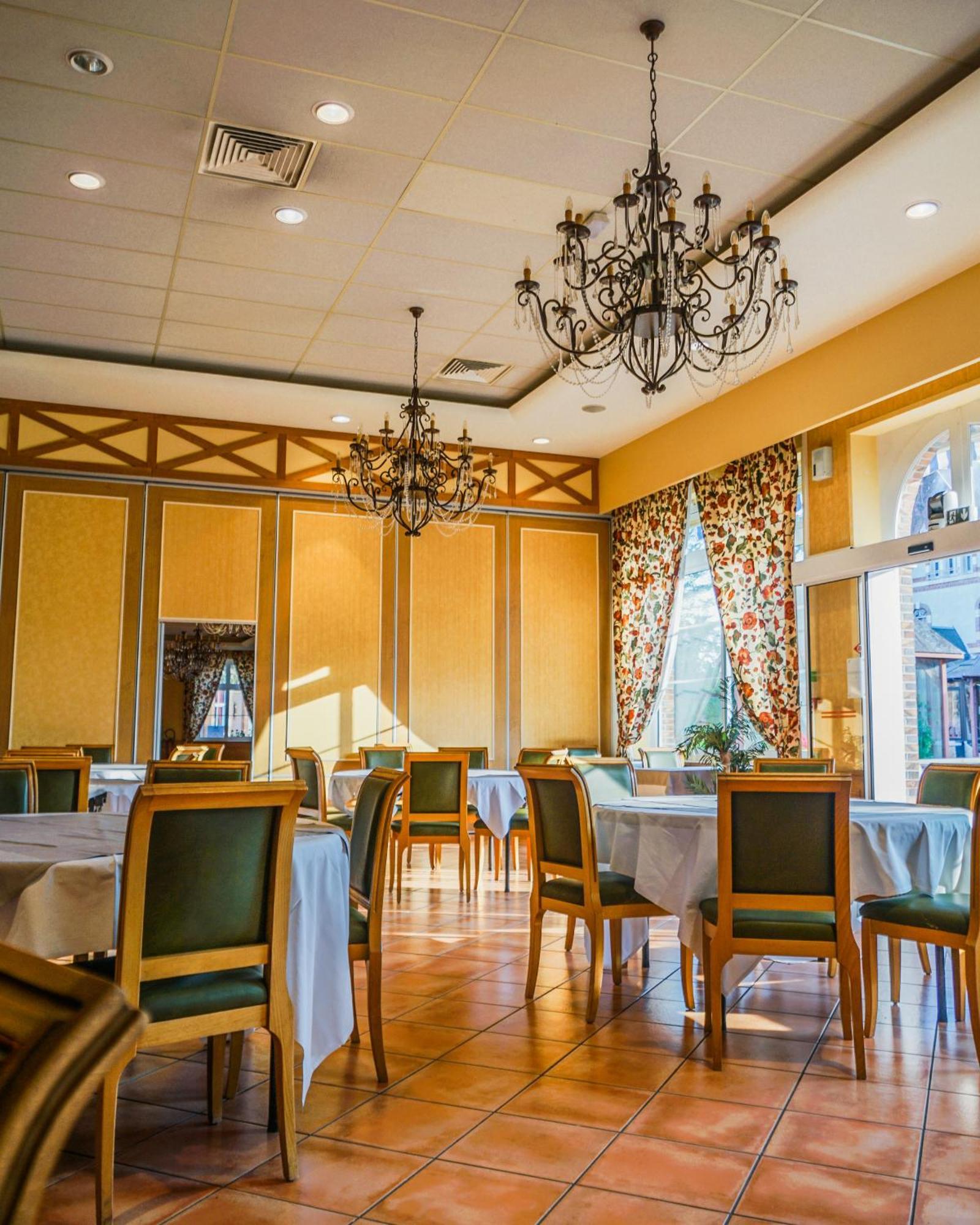 Hotel-Restaurant Domaine De La Grande Garenne Neuvy-sur-Barangeon Εξωτερικό φωτογραφία