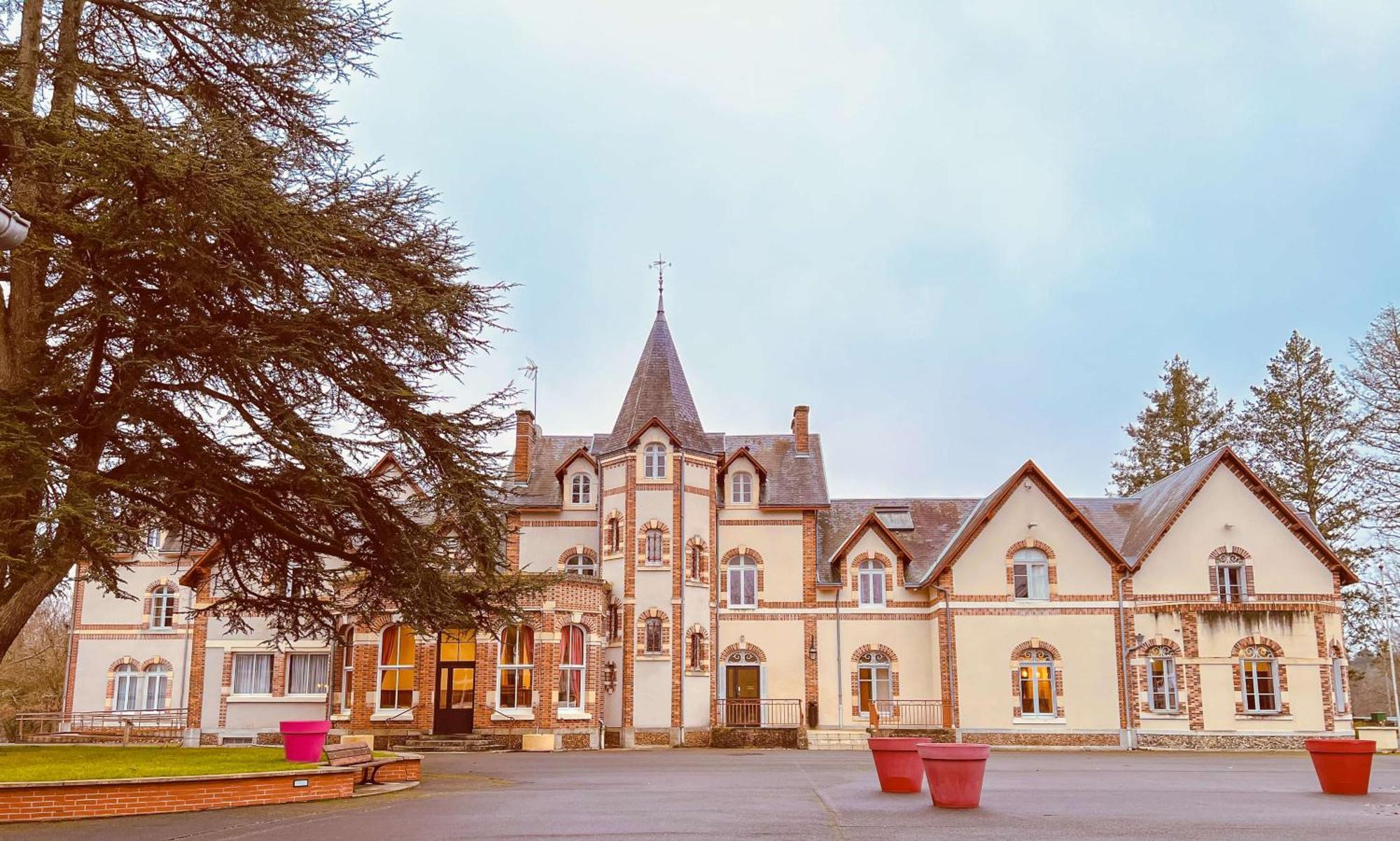 Hotel-Restaurant Domaine De La Grande Garenne Neuvy-sur-Barangeon Εξωτερικό φωτογραφία