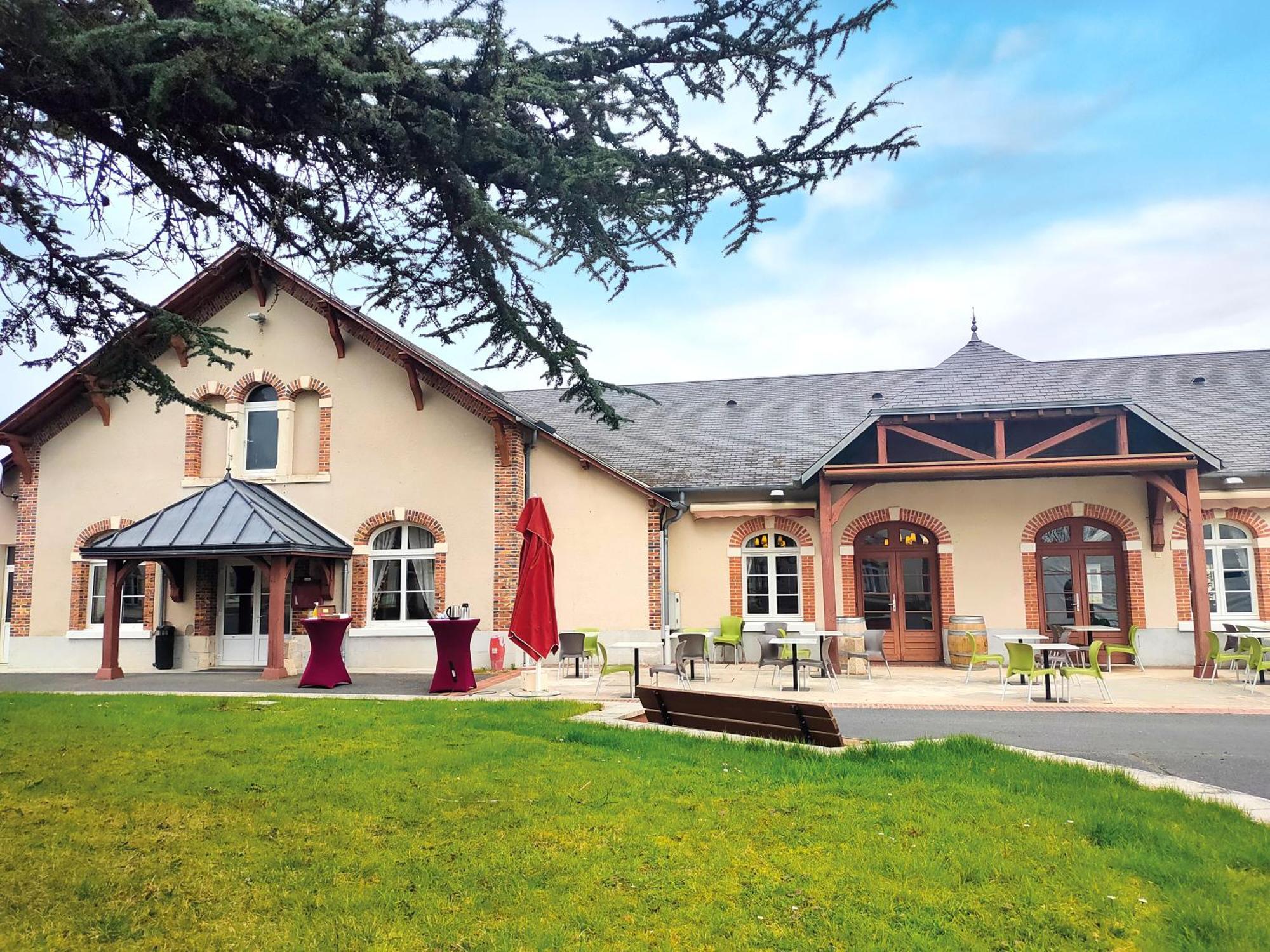 Hotel-Restaurant Domaine De La Grande Garenne Neuvy-sur-Barangeon Εξωτερικό φωτογραφία
